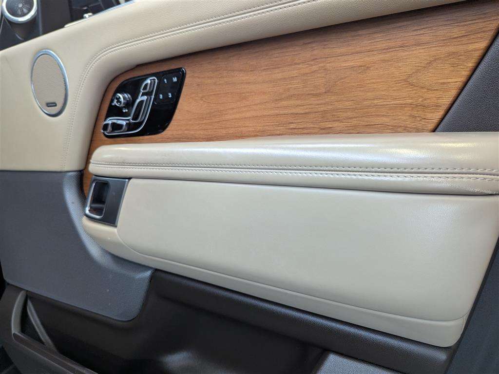 <p>2019 LAND ROVER RANGE ROVER VOGUE SDV6 AU</p>