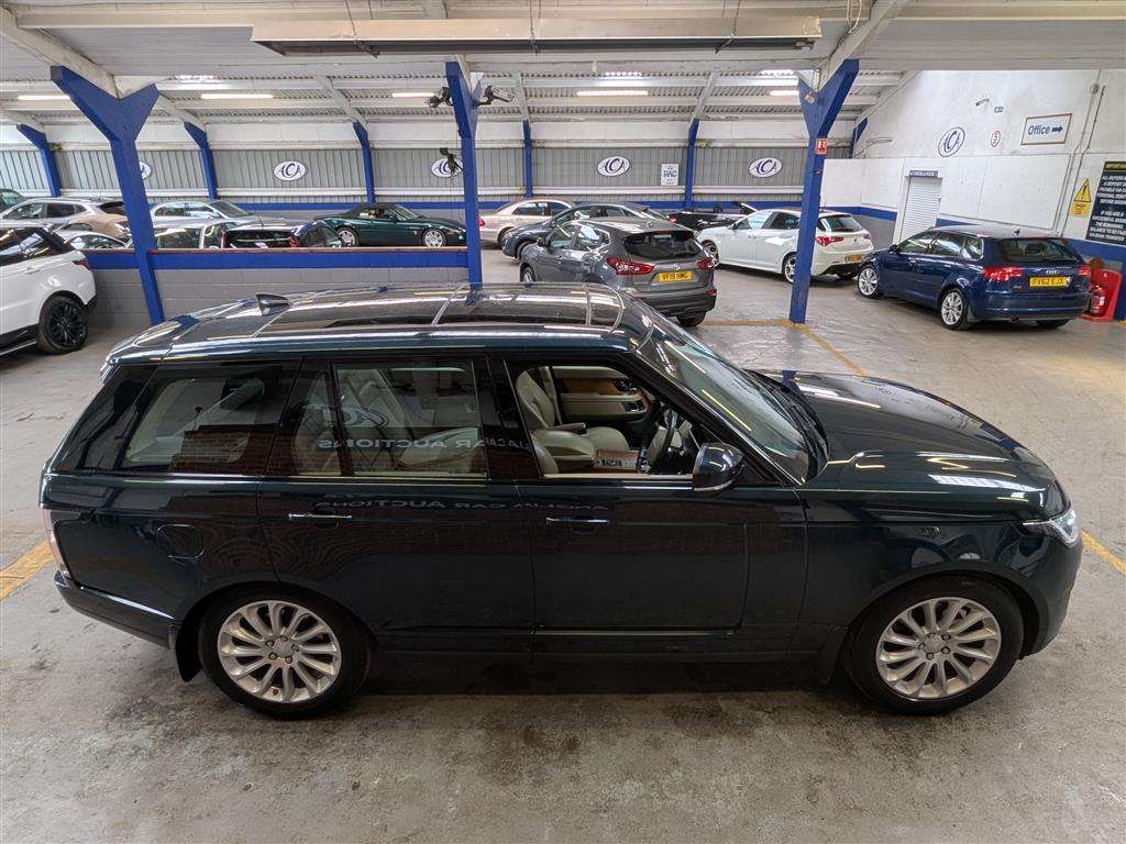 <p>2019 LAND ROVER RANGE ROVER VOGUE SDV6 AU</p>