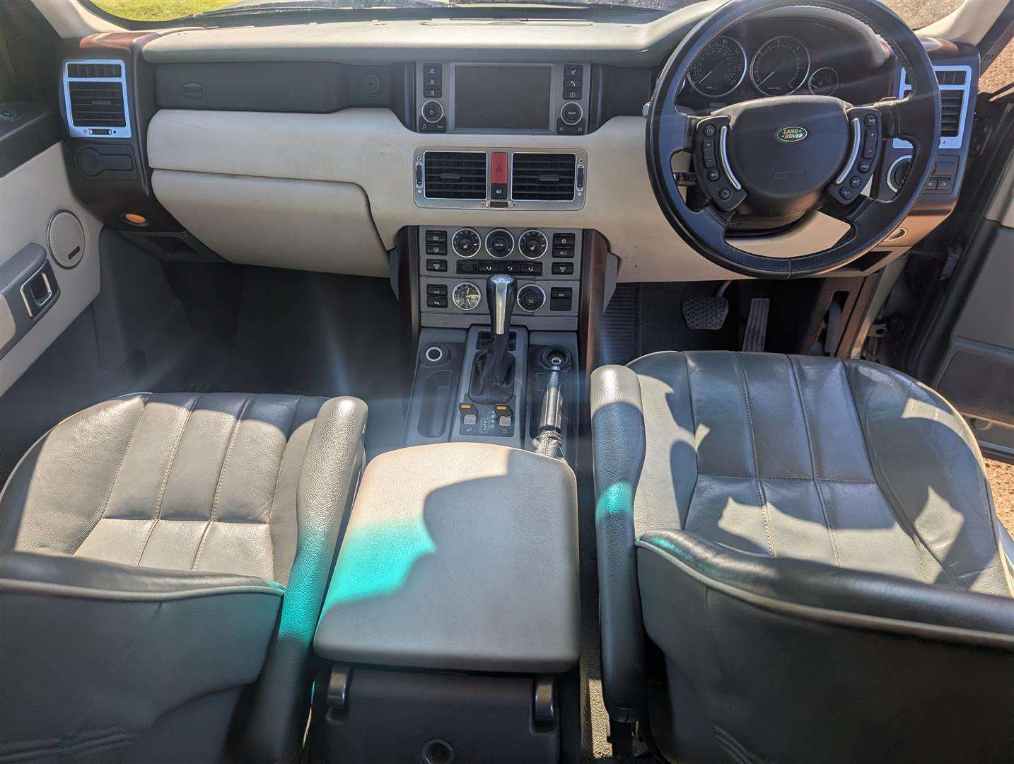 <p>2004 LAND ROVER RANGE ROVER HSE TD6 AUTO</p>