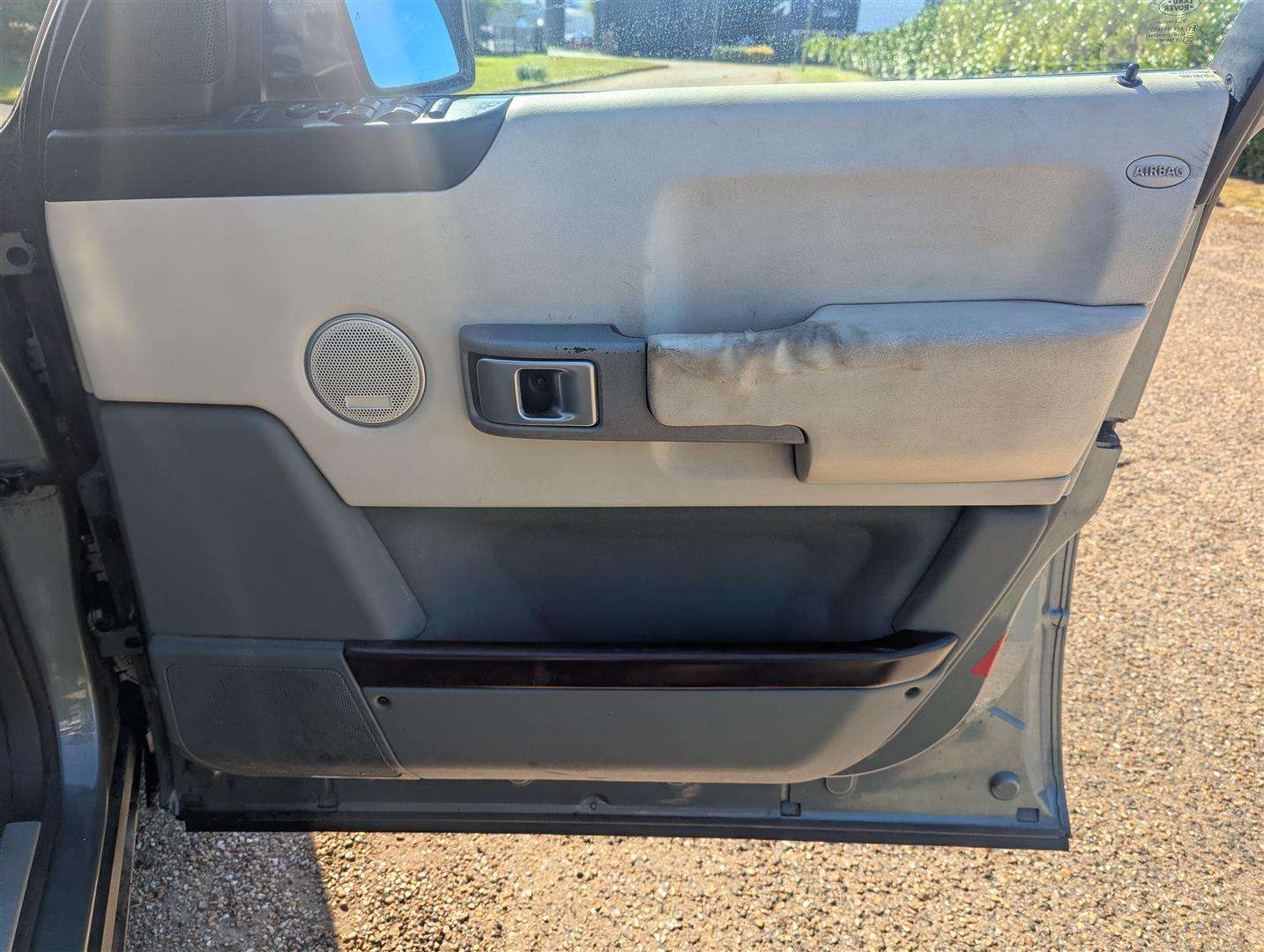 <p>2004 LAND ROVER RANGE ROVER HSE TD6 AUTO</p>