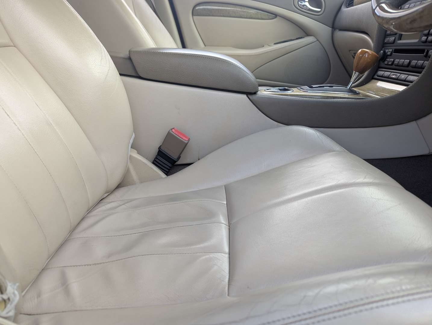 <p>2004 JAGUAR S-TYPE V6 SE AUTO</p>