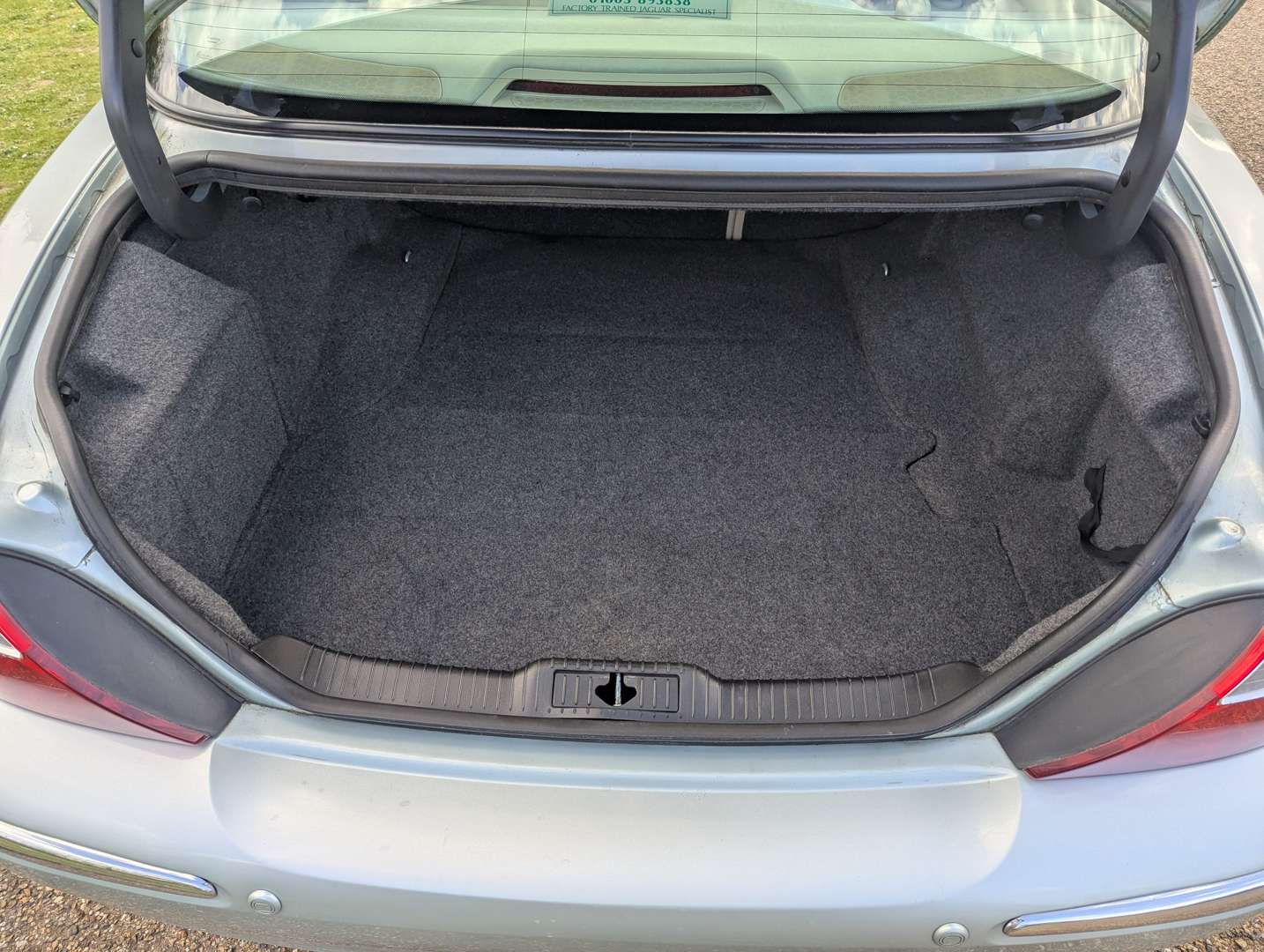 <p>2004 JAGUAR S-TYPE V6 SE AUTO</p>