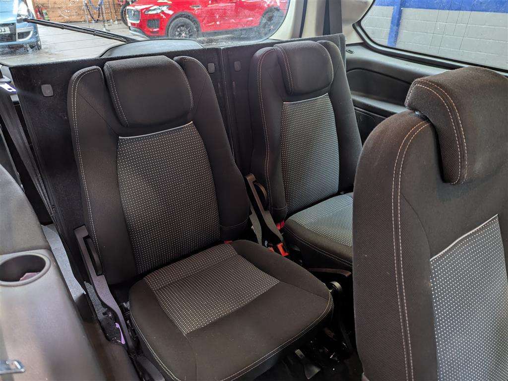 <p>2015 FORD GALAXY ZETEC TDCI AUTO</p>