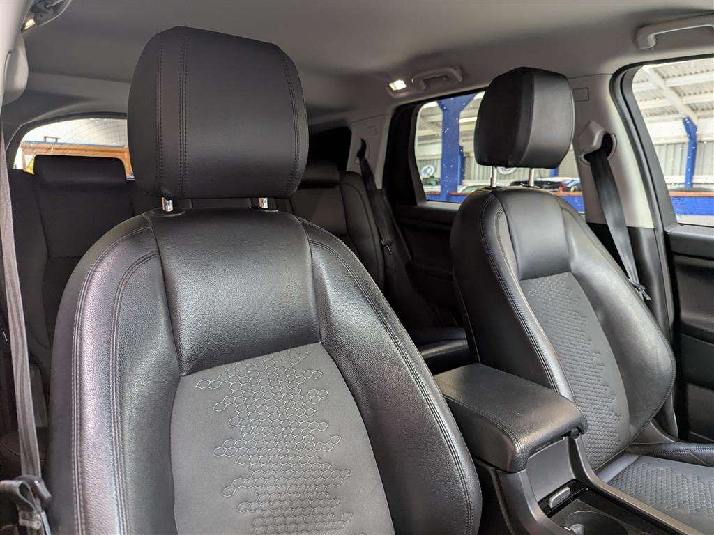 <p>2019 LAND ROVER DISCOVERY SPORT SE TECH T</p>