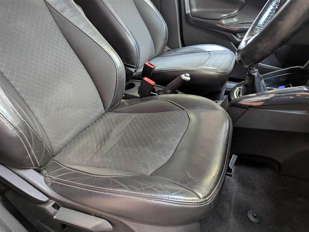 <p>2016 FORD ECOSPORT TITANIUM TURBO</p>