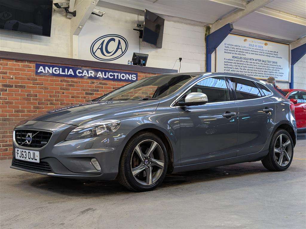<p>2013 VOLVO V40 R-DESIGN D4</p>