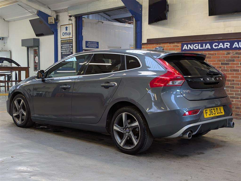 <p>2013 VOLVO V40 R-DESIGN D4</p>