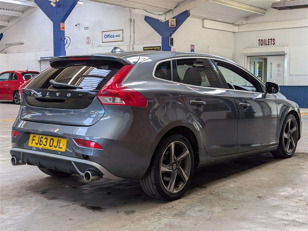 <p>2013 VOLVO V40 R-DESIGN D4</p>