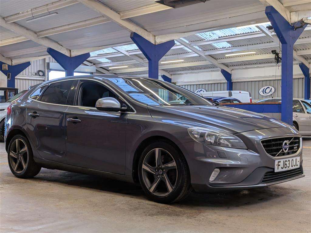 <p>2013 VOLVO V40 R-DESIGN D4</p>