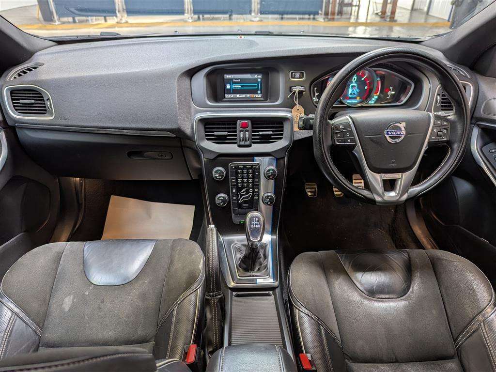 <p>2013 VOLVO V40 R-DESIGN D4</p>