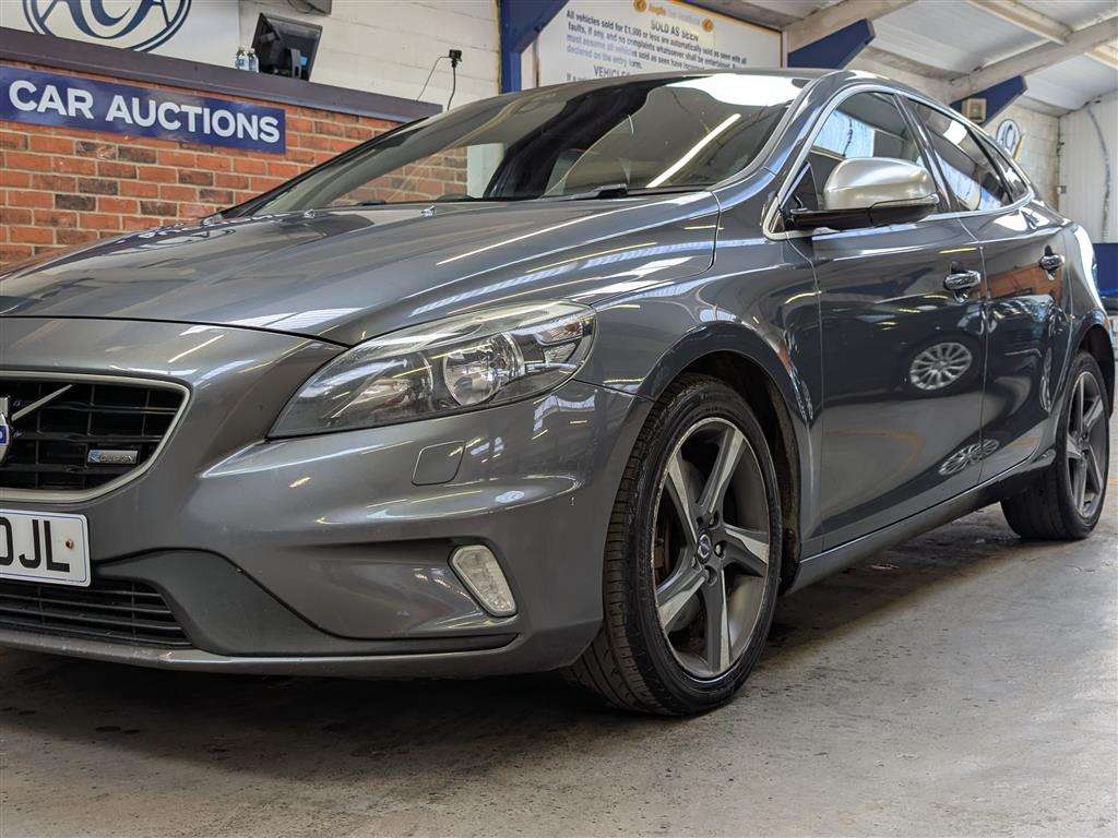 <p>2013 VOLVO V40 R-DESIGN D4</p>
