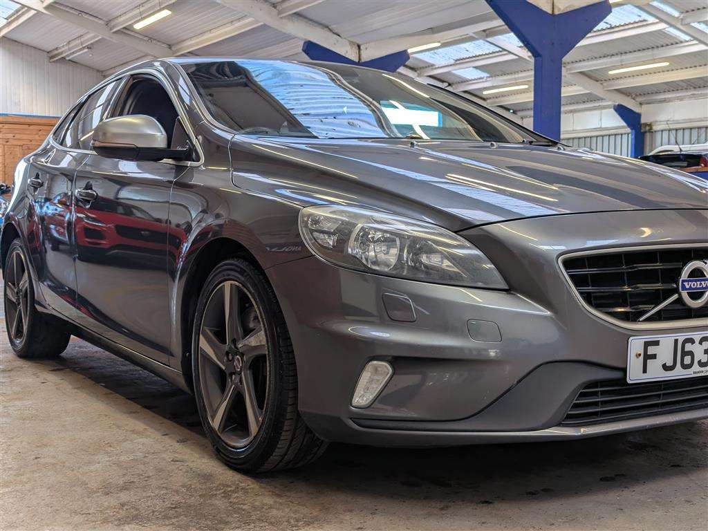 <p>2013 VOLVO V40 R-DESIGN D4</p>
