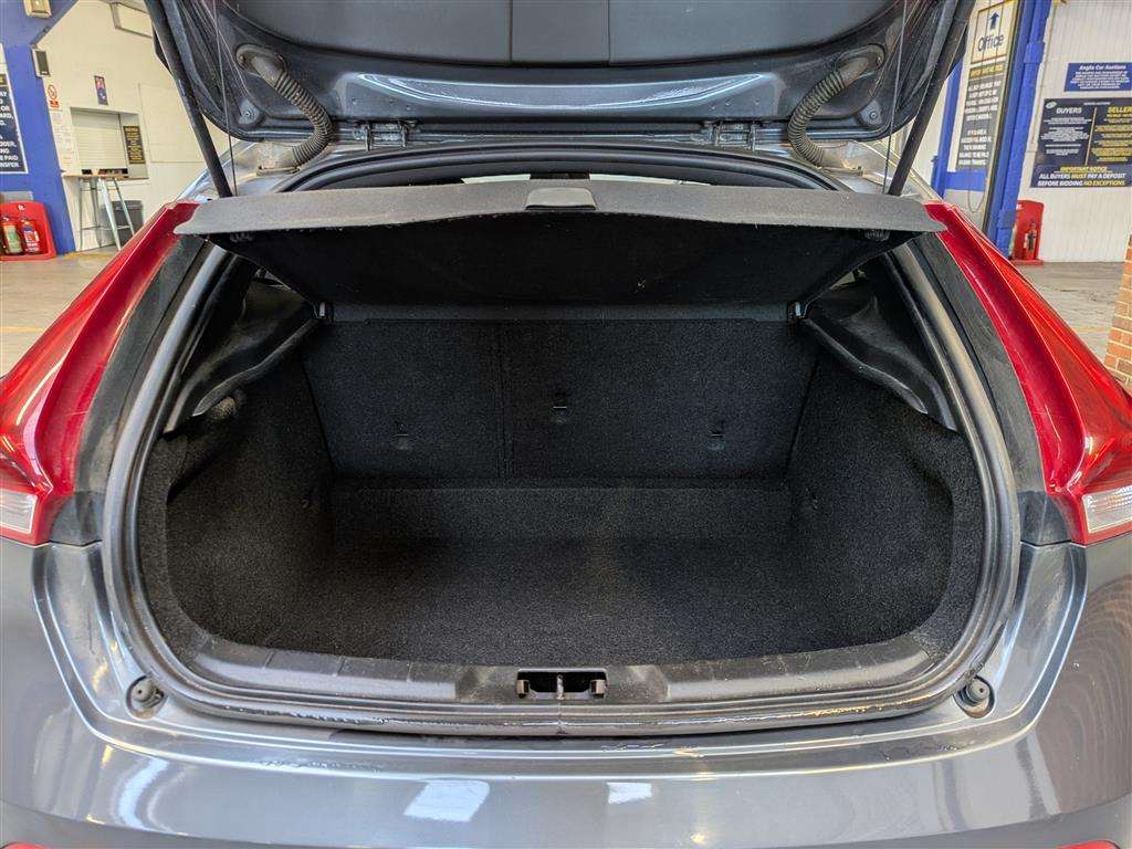 <p>2013 VOLVO V40 R-DESIGN D4</p>