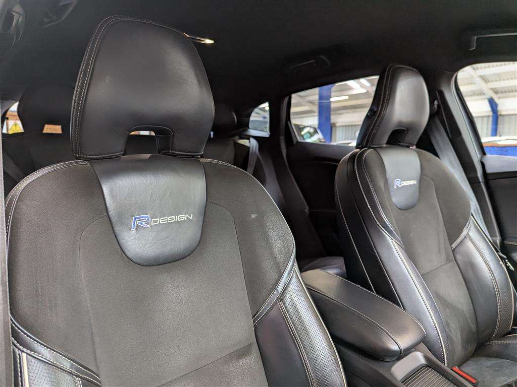 <p>2013 VOLVO V40 R-DESIGN D4</p>