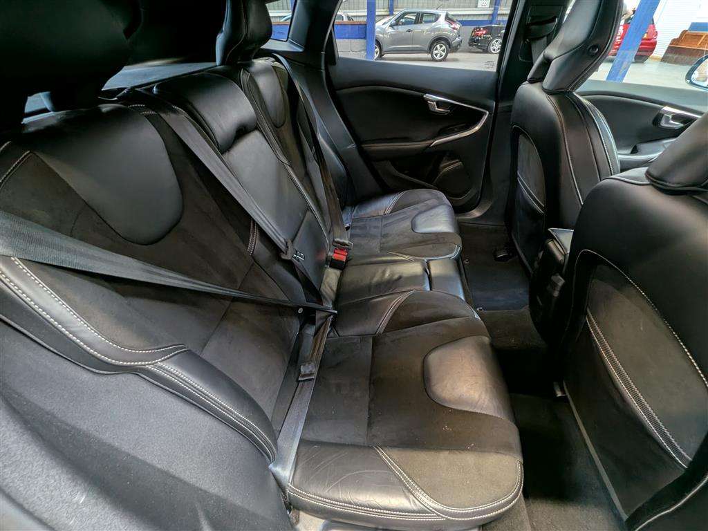 <p>2013 VOLVO V40 R-DESIGN D4</p>