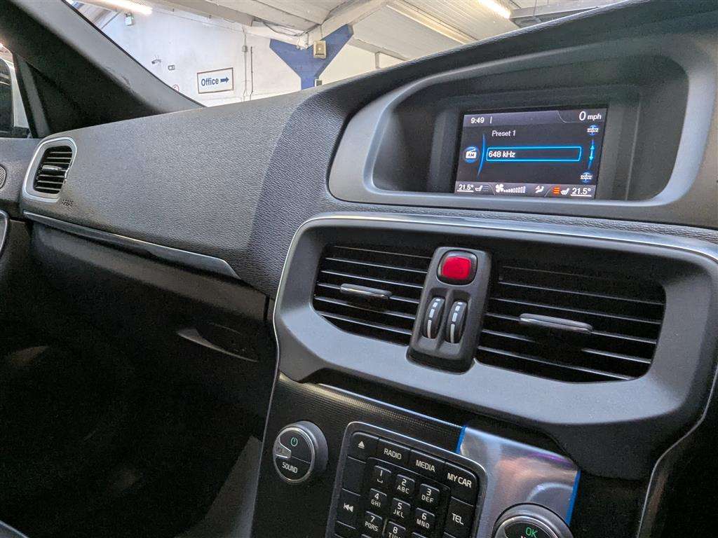 <p>2013 VOLVO V40 R-DESIGN D4</p>