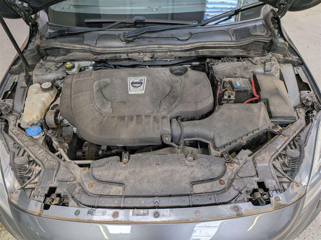 <p>2013 VOLVO V40 R-DESIGN D4</p>