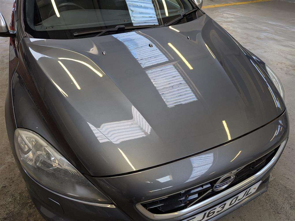 <p>2013 VOLVO V40 R-DESIGN D4</p>