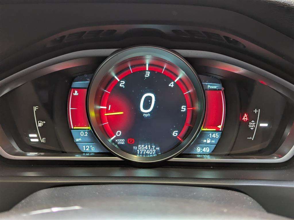 <p>2013 VOLVO V40 R-DESIGN D4</p>