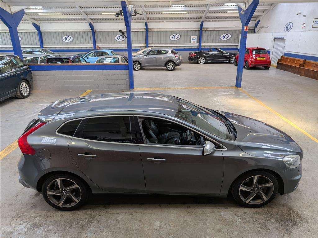 <p>2013 VOLVO V40 R-DESIGN D4</p>