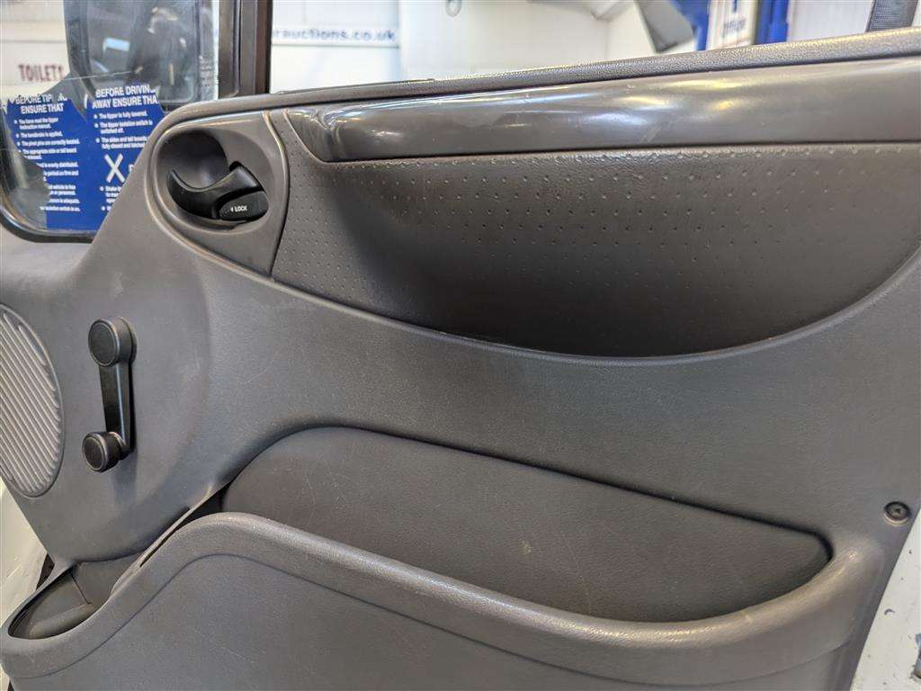 <p>2001 FORD TRANSIT 350 LWB TD</p>