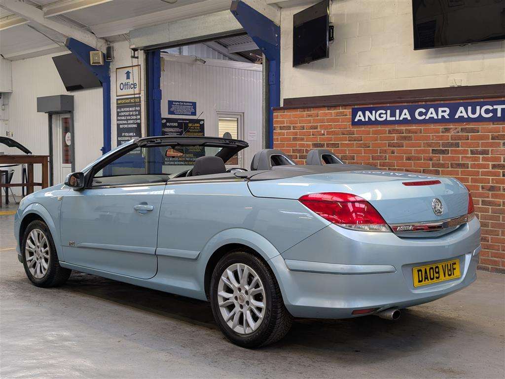<p>2009 VAUXHALL ASTRA TWINTOP SPORT</p>