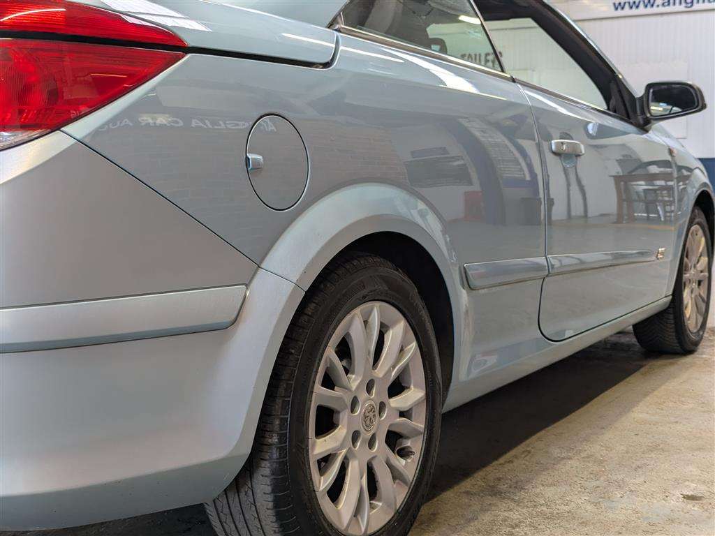 <p>2009 VAUXHALL ASTRA TWINTOP SPORT</p>