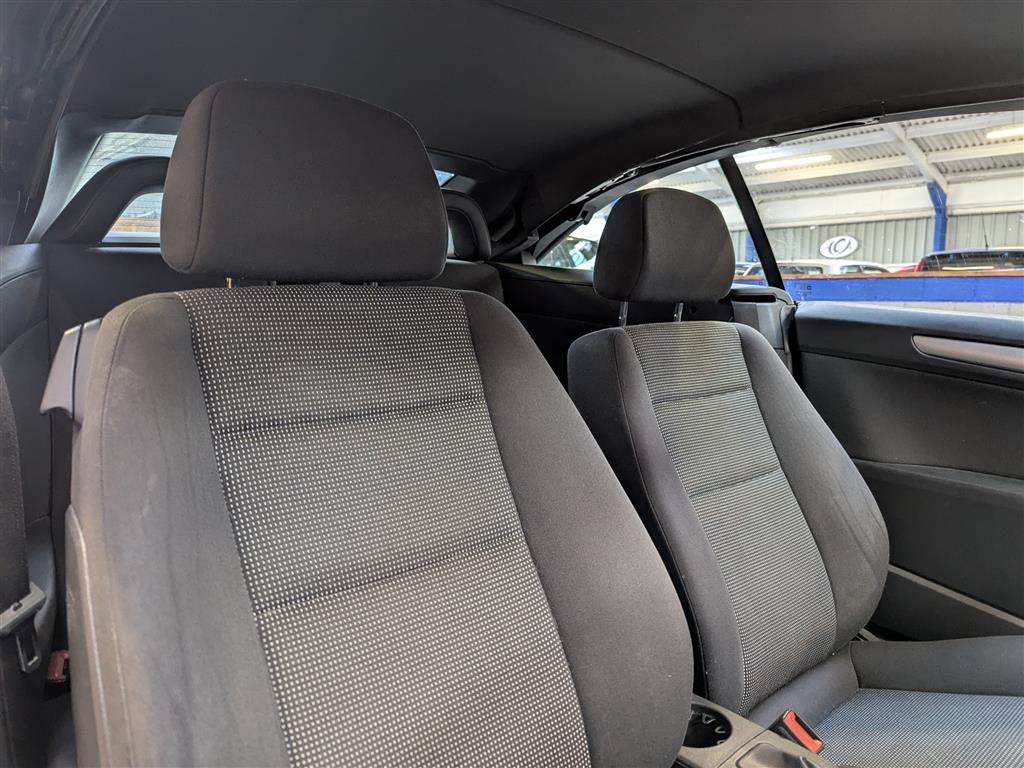 <p>2009 VAUXHALL ASTRA TWINTOP SPORT</p>