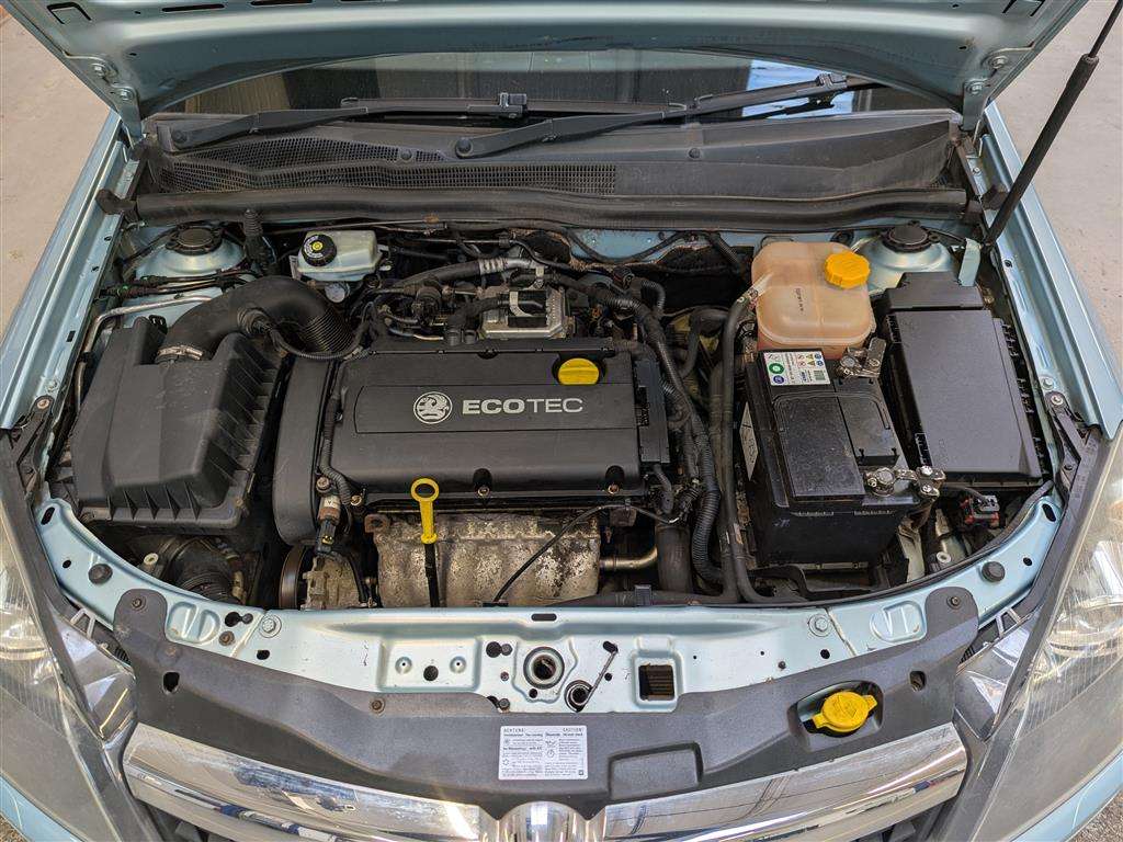 <p>2009 VAUXHALL ASTRA TWINTOP SPORT</p>