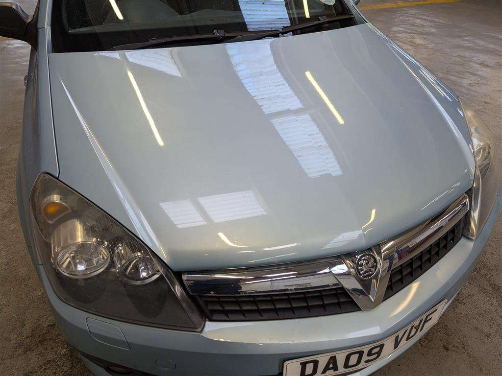 <p>2009 VAUXHALL ASTRA TWINTOP SPORT</p>