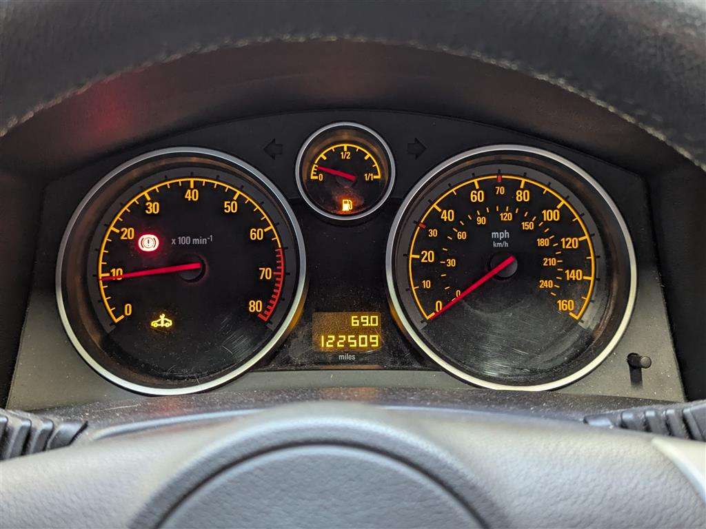 <p>2009 VAUXHALL ASTRA TWINTOP SPORT</p>