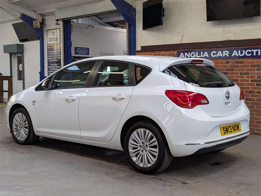 <p>2013 VAUXHALL ASTRA ENERGY</p>