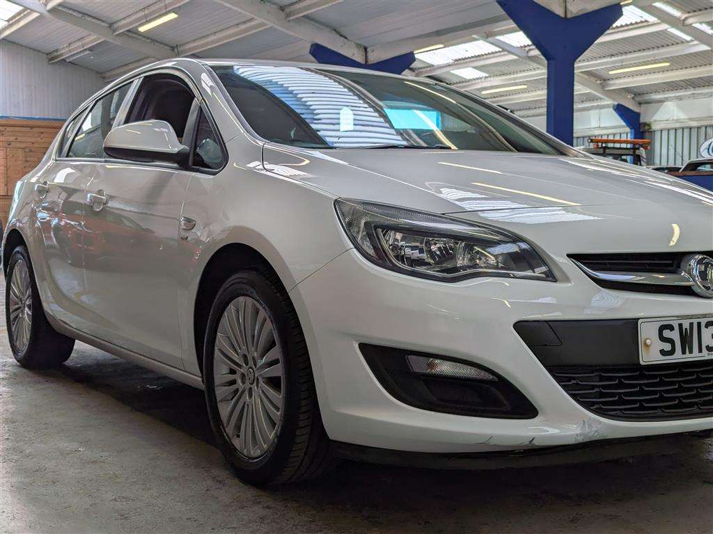 <p>2013 VAUXHALL ASTRA ENERGY</p>