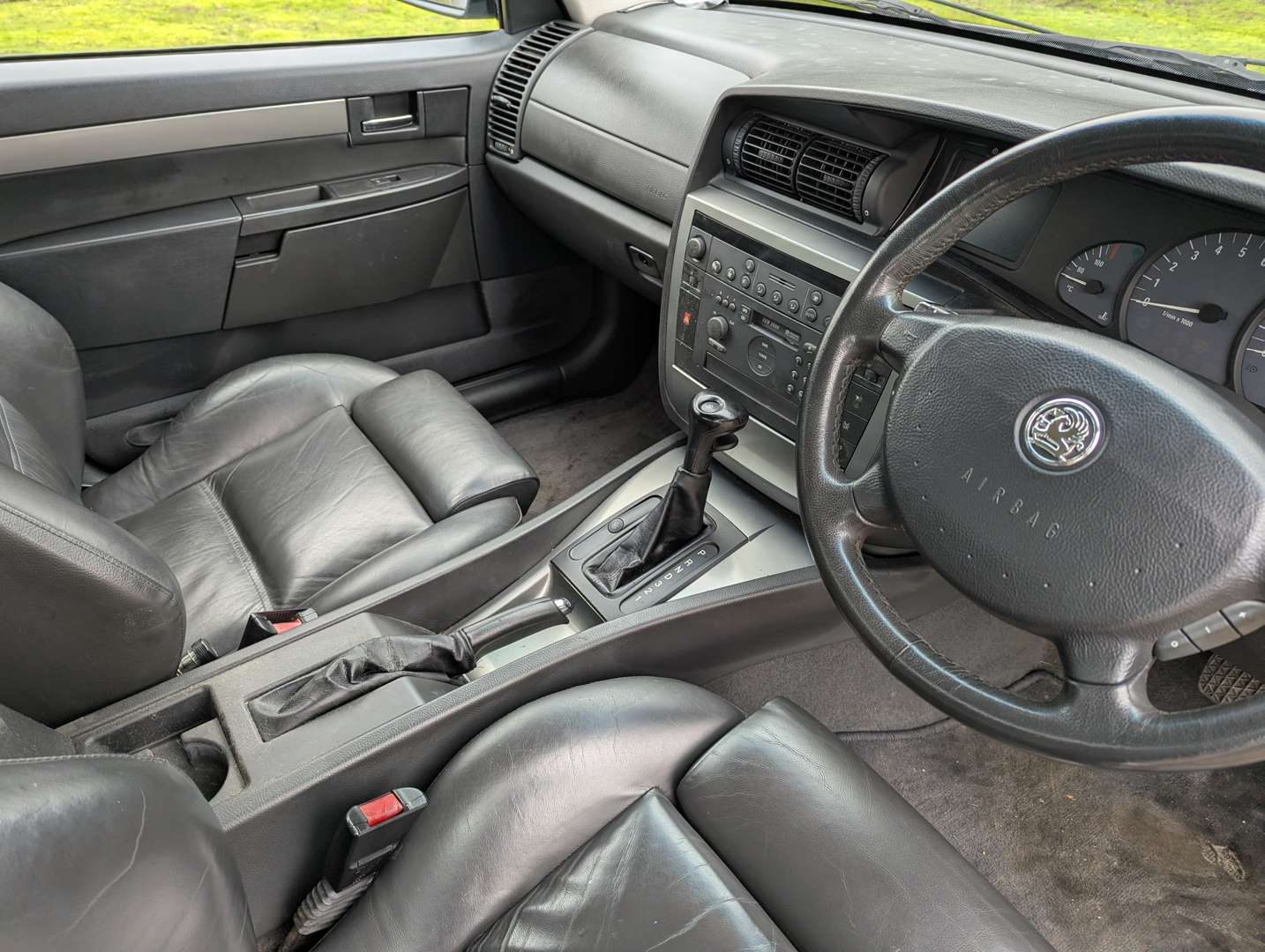 <p>2000 VAUXHALL OMEGA MV6 AUTO</p>