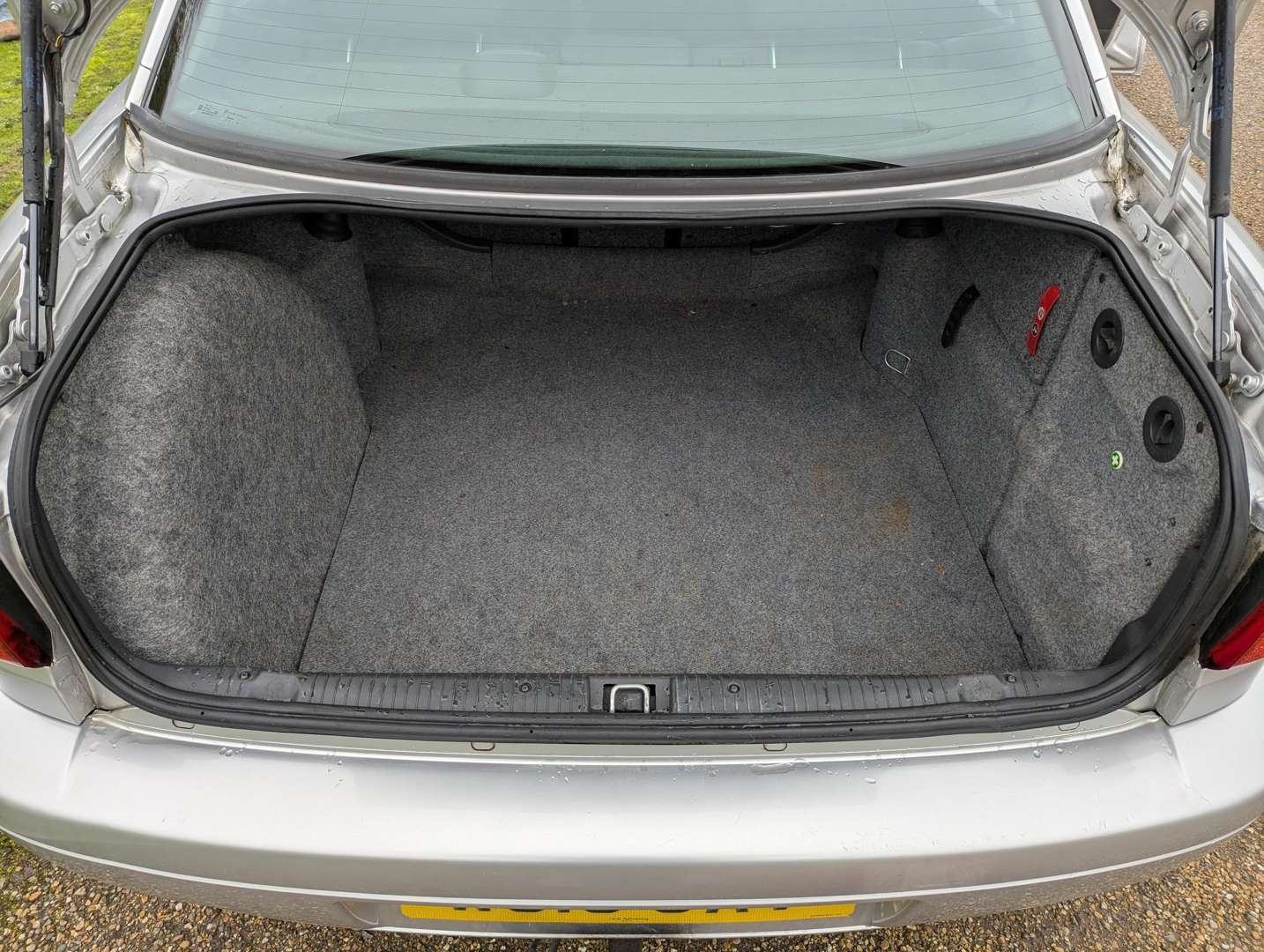 <p>2000 VAUXHALL OMEGA MV6 AUTO</p>