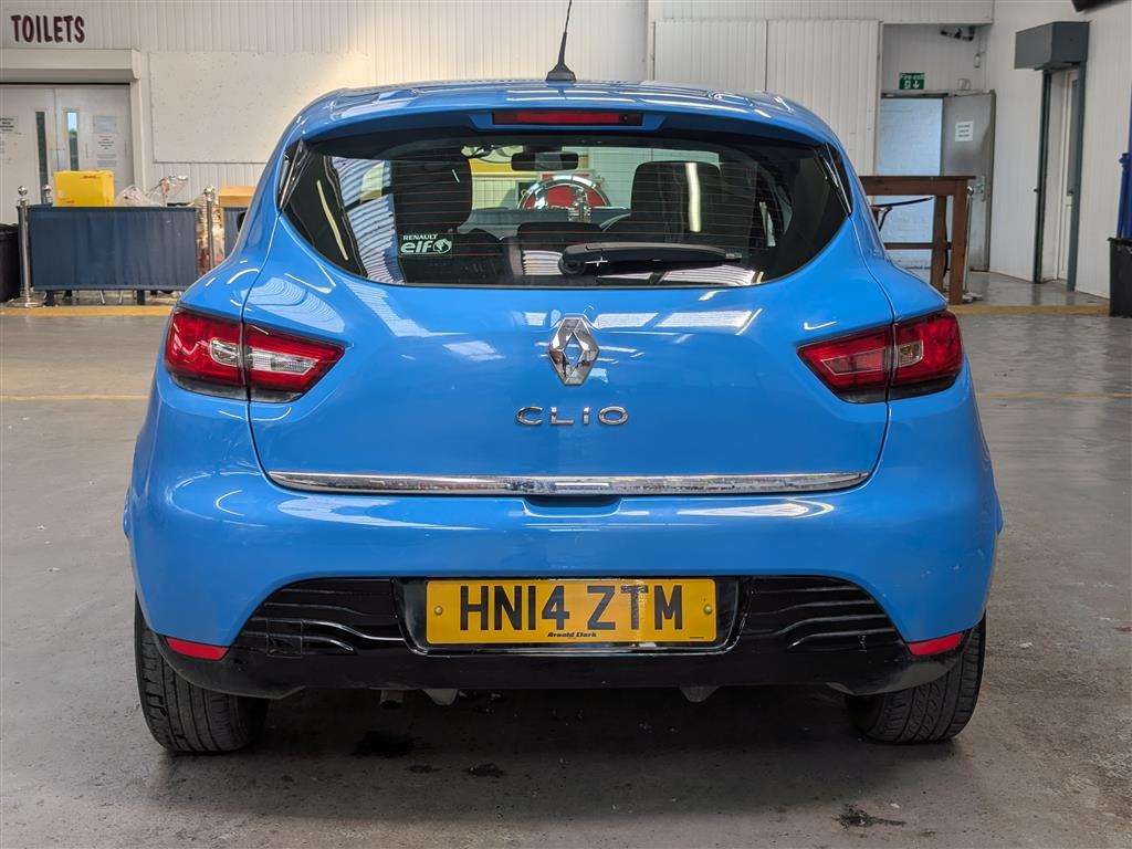<p>2014 RENAULT CLIO DYNAMIQUE MEDIANAV</p>
