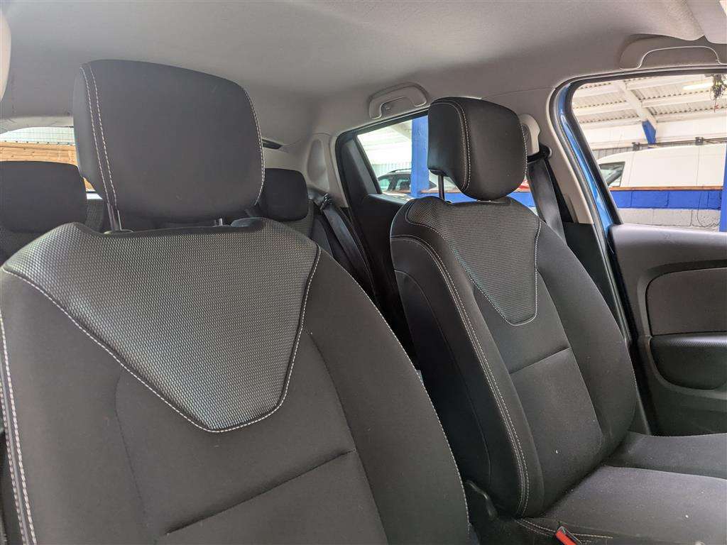 <p>2014 RENAULT CLIO DYNAMIQUE MEDIANAV</p>