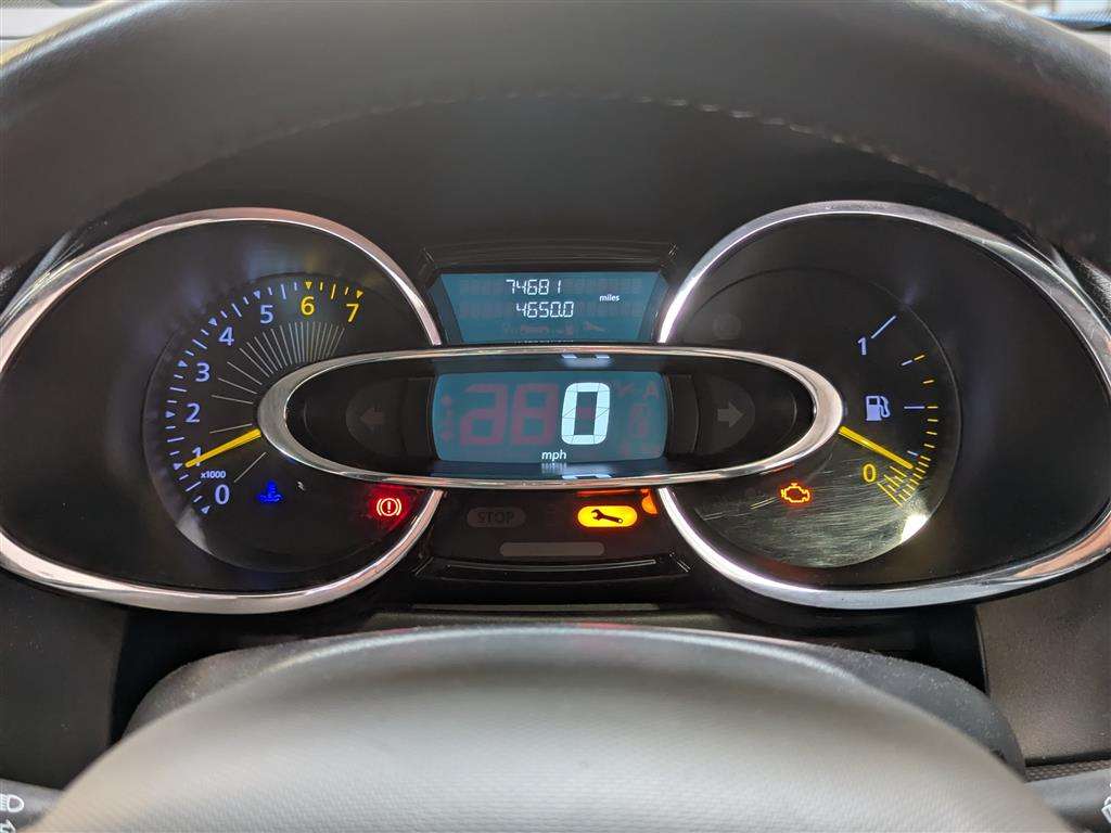 <p>2014 RENAULT CLIO DYNAMIQUE MEDIANAV</p>