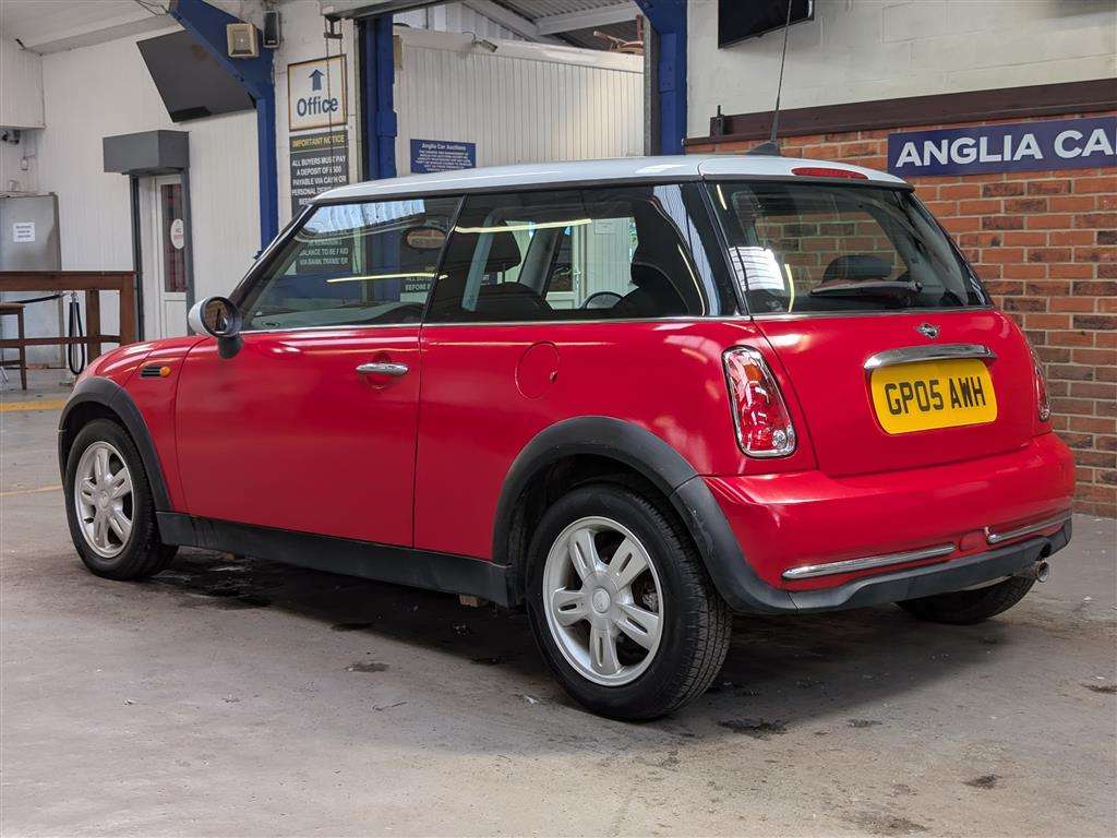 <p>2005 MINI MINI ONE</p>