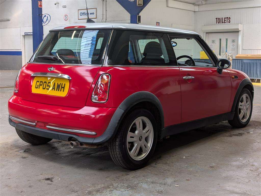 <p>2005 MINI MINI ONE</p>