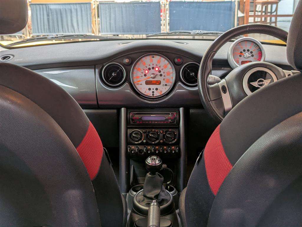 <p>2005 MINI MINI ONE</p>