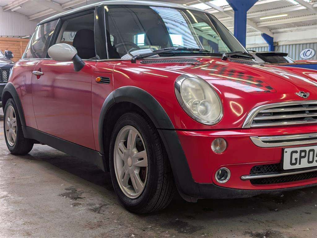<p>2005 MINI MINI ONE</p>