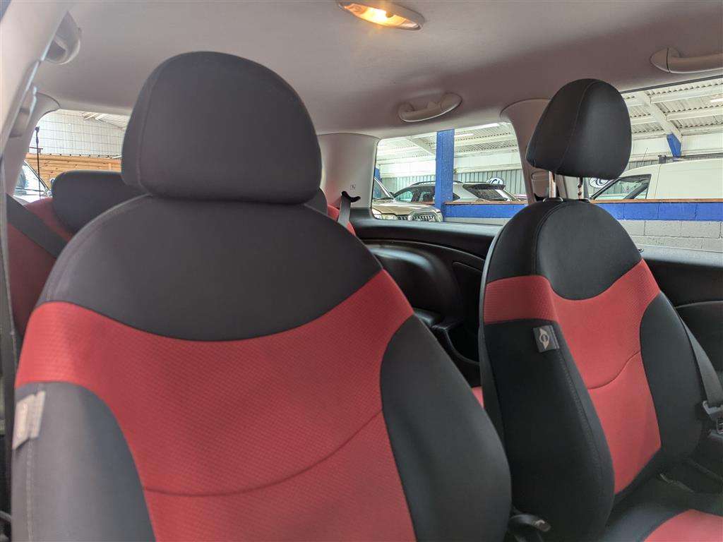 <p>2005 MINI MINI ONE</p>