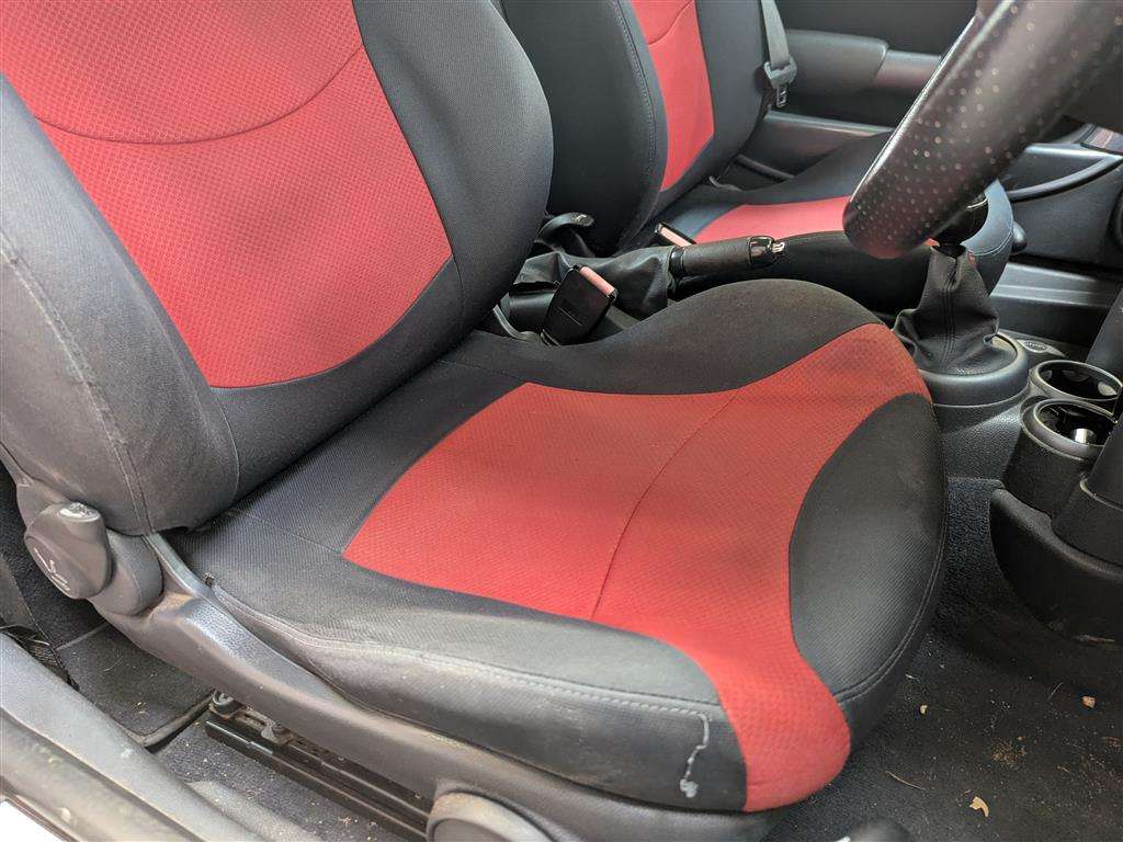 <p>2005 MINI MINI ONE</p>
