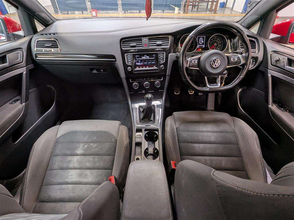 <p>2015 VOLKSWAGEN GOLF MATCH TDI BMT</p>