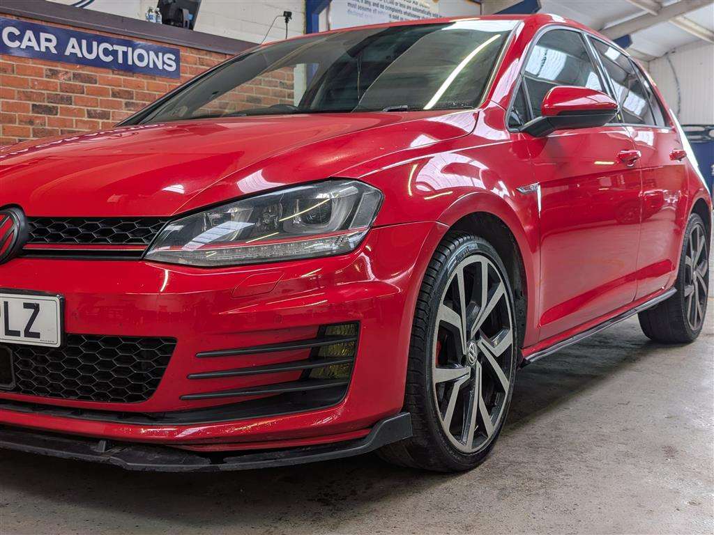 <p>2015 VOLKSWAGEN GOLF MATCH TDI BMT</p>