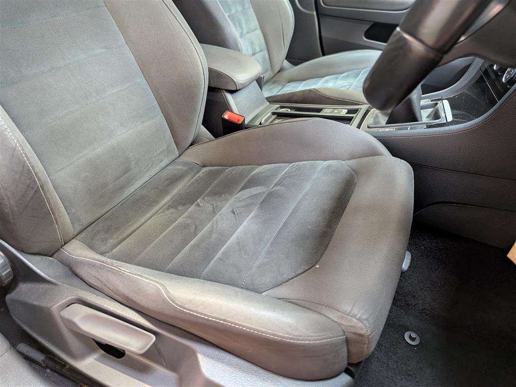 <p>2015 VOLKSWAGEN GOLF MATCH TDI BMT</p>