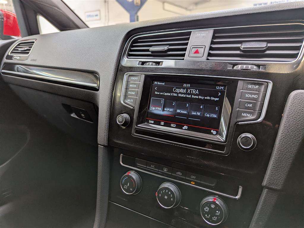 <p>2015 VOLKSWAGEN GOLF MATCH TDI BMT</p>