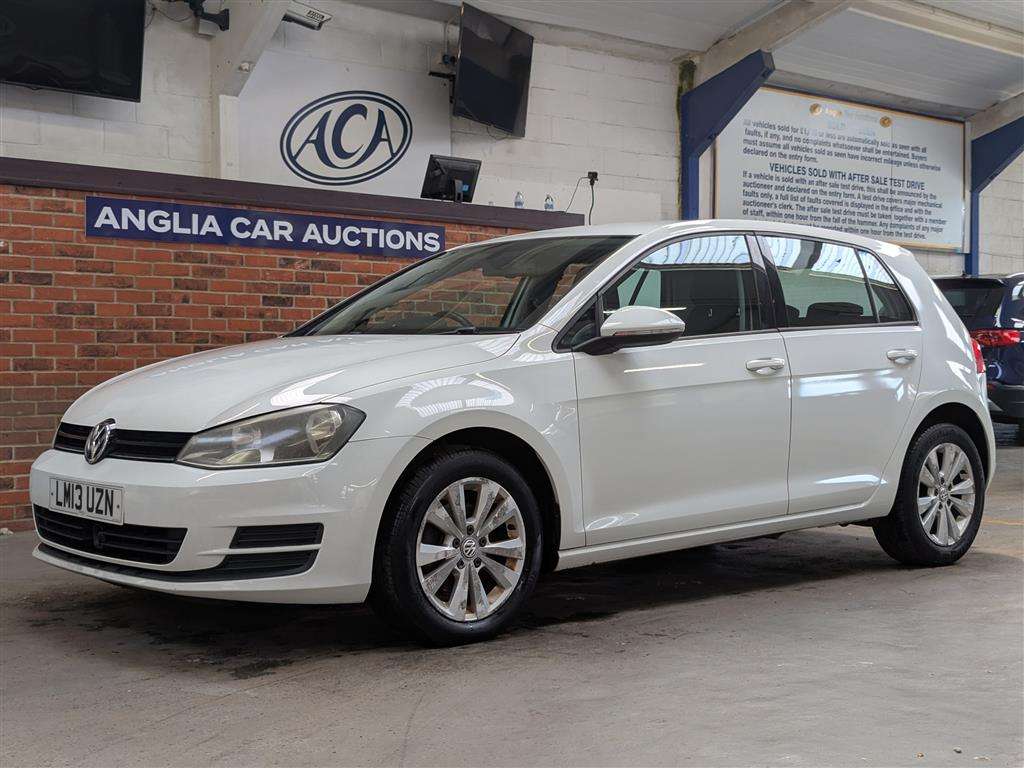 <p>2013 VOLKSWAGEN GOLF SE BLUEMOTION TECH T</p>