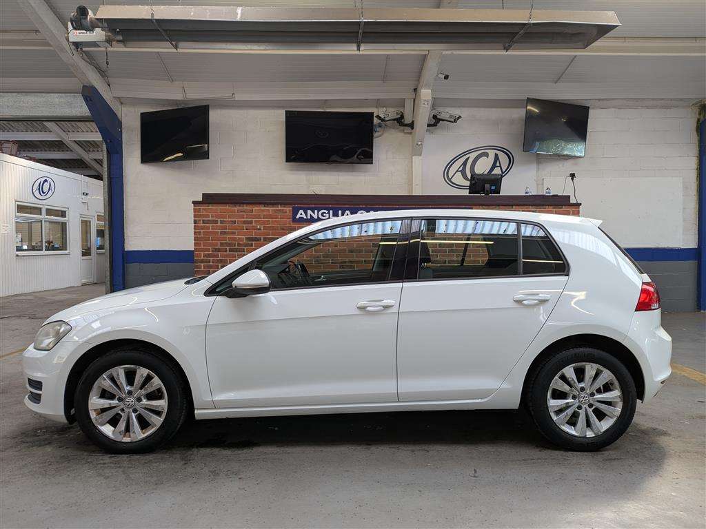 <p>2013 VOLKSWAGEN GOLF SE BLUEMOTION TECH T</p>